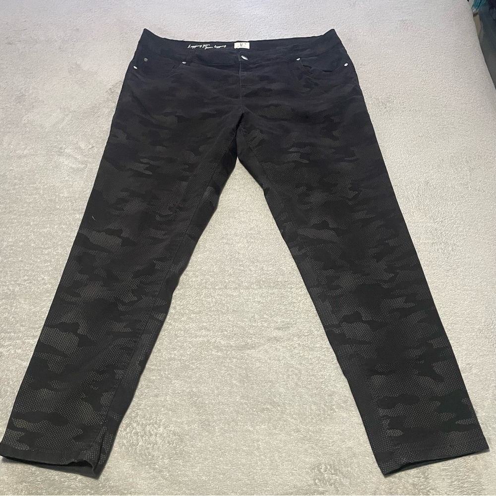 DC jeans legging jean jean legging black camo size 22 very good condition